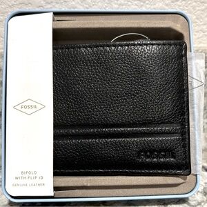 Men’s Fossil new wallet never open still in box